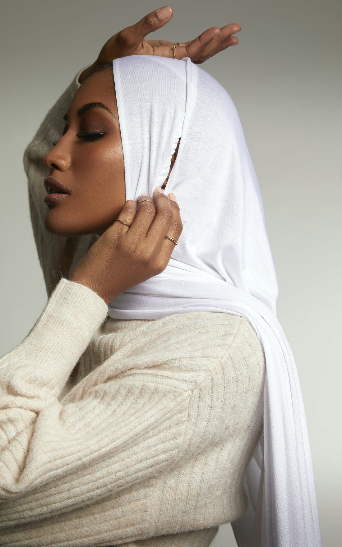 White Access 2.0 Cross-Front Under Scarf — CULTURE (view 3)