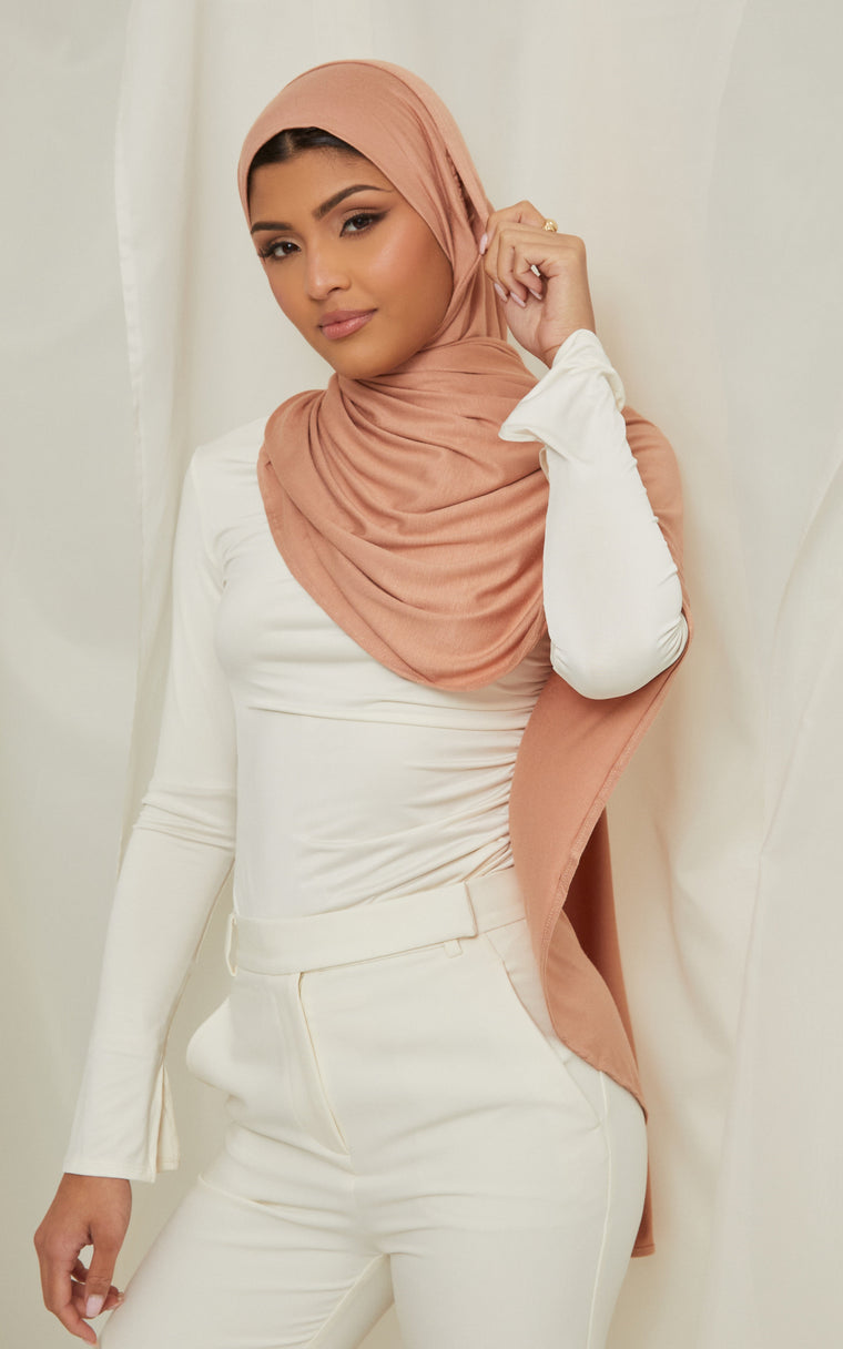How to Stop Your Hijab From Slipping: 5 Things That Actually Work