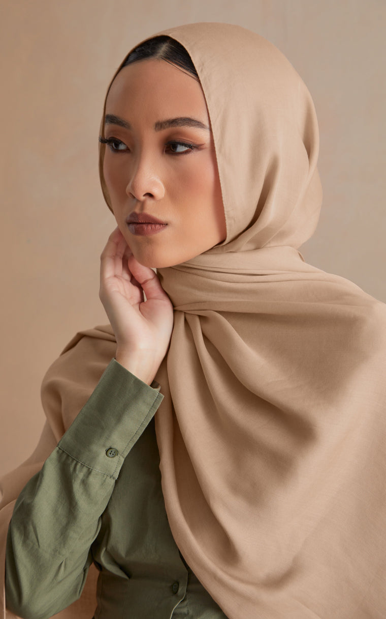 A Guide to Modal Hijabs: Why They're So Soft (and So Easy)
