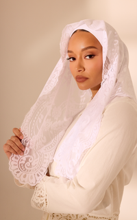 Blanc ELARA Lace Hijab